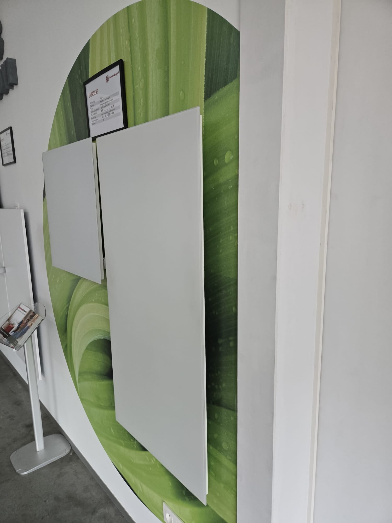 Inoovi HT 60x120 1650W lange golf infraroodpaneel zijaanzicht rechts