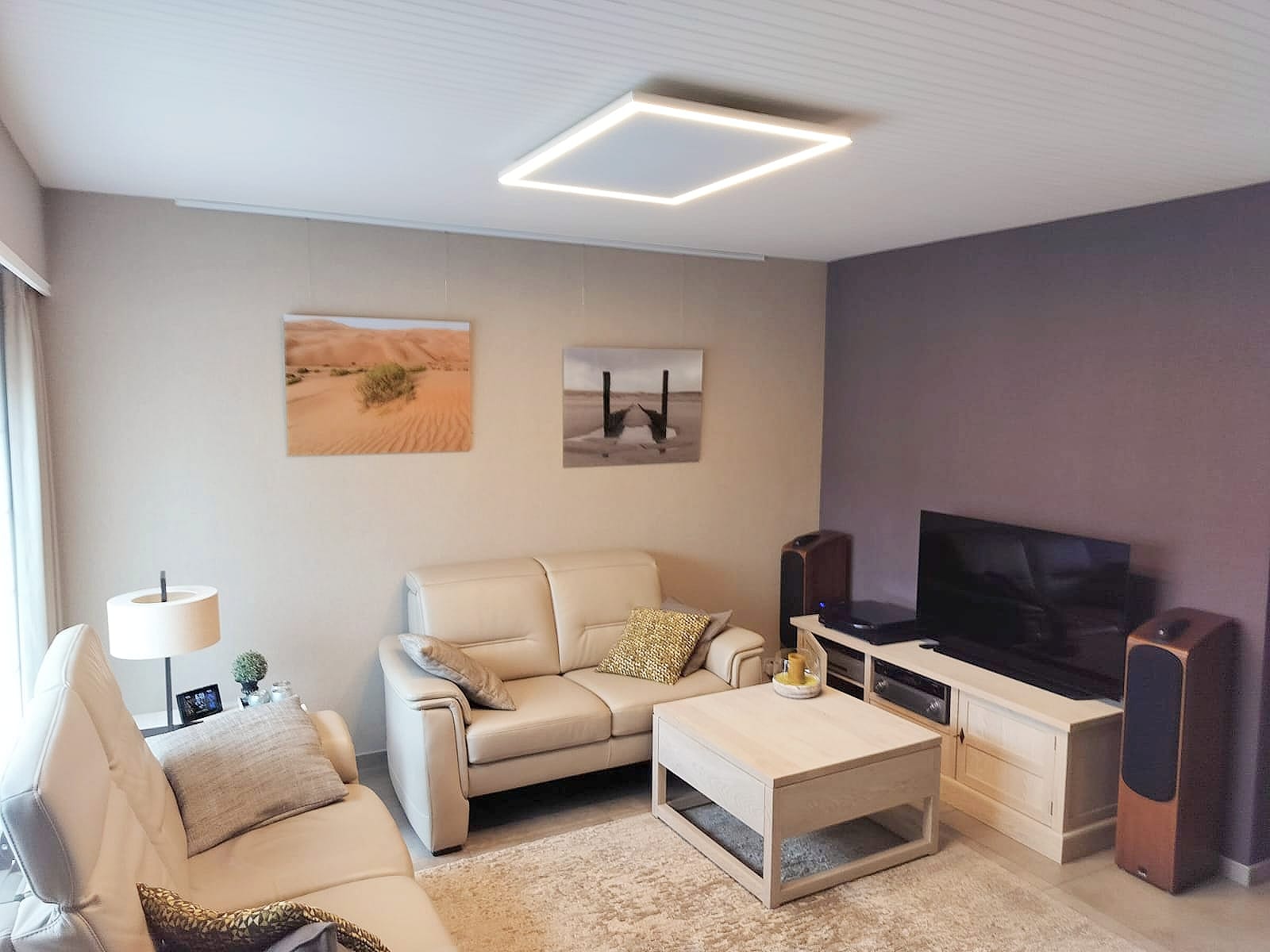 Inoovi HT 60x90 1200W lange golf infraroodpaneel sfeerbeeld met warm wit rondom