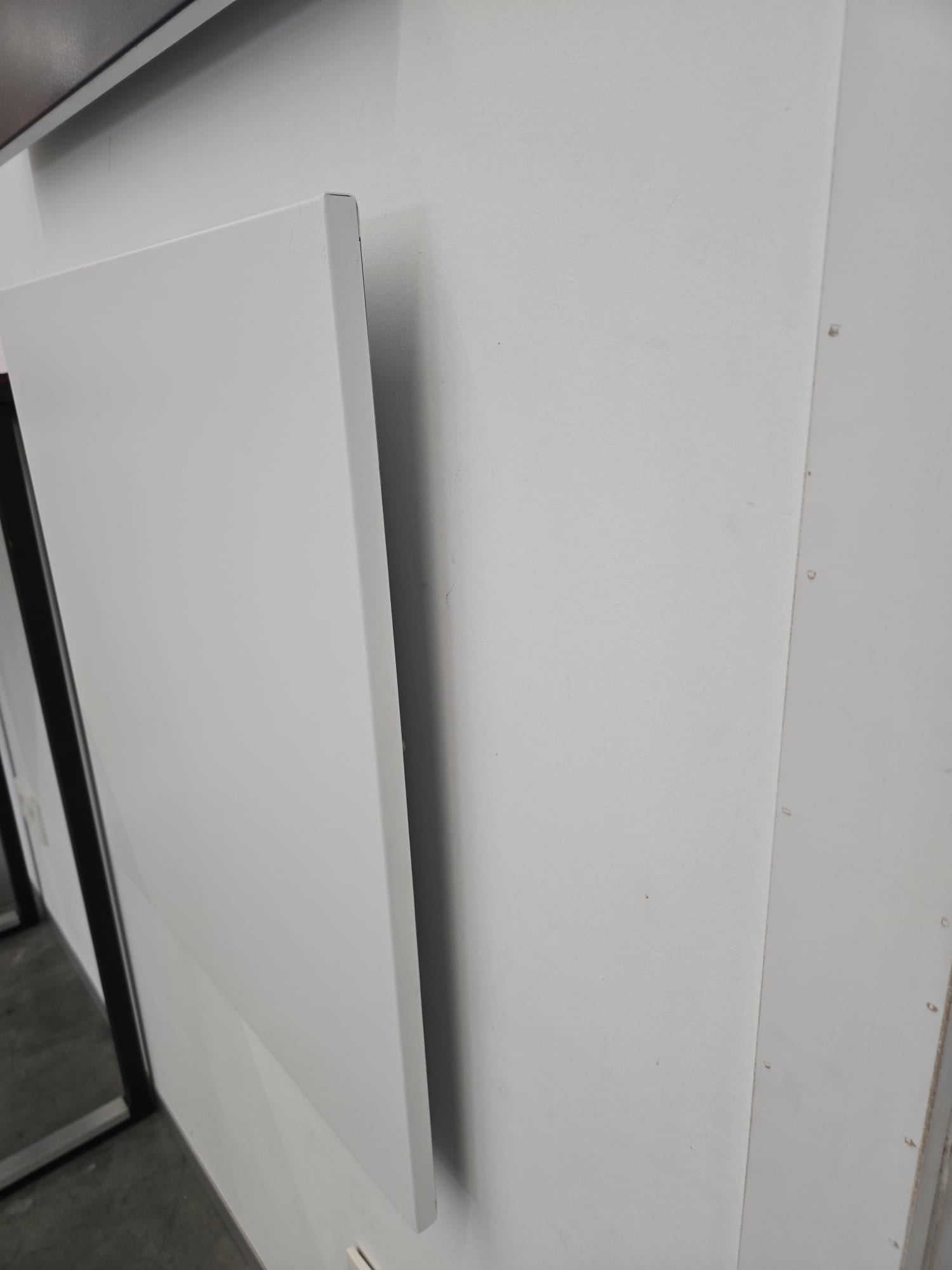 Inoovi LT 60x60 350W mat wit langolf infraroodpaneel wand- of plafondmontage - zij aanzicht