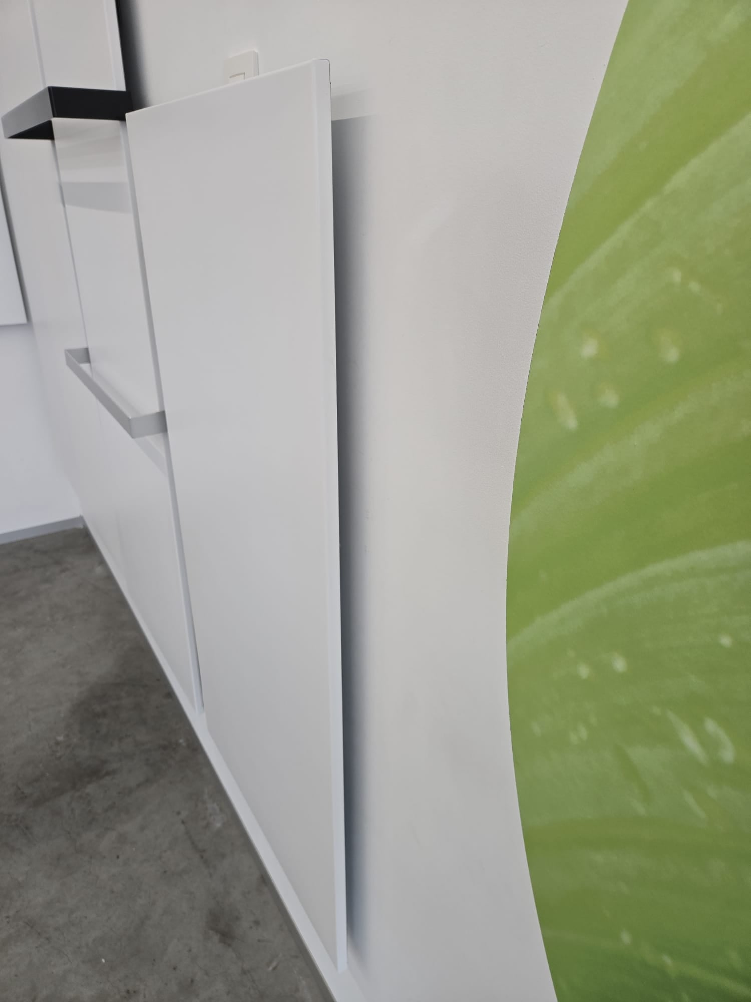 Inoovi LT 60x120 750W mat wit langolf infraroodpaneel voor woonkamer en kantoor - zij-aanzicht