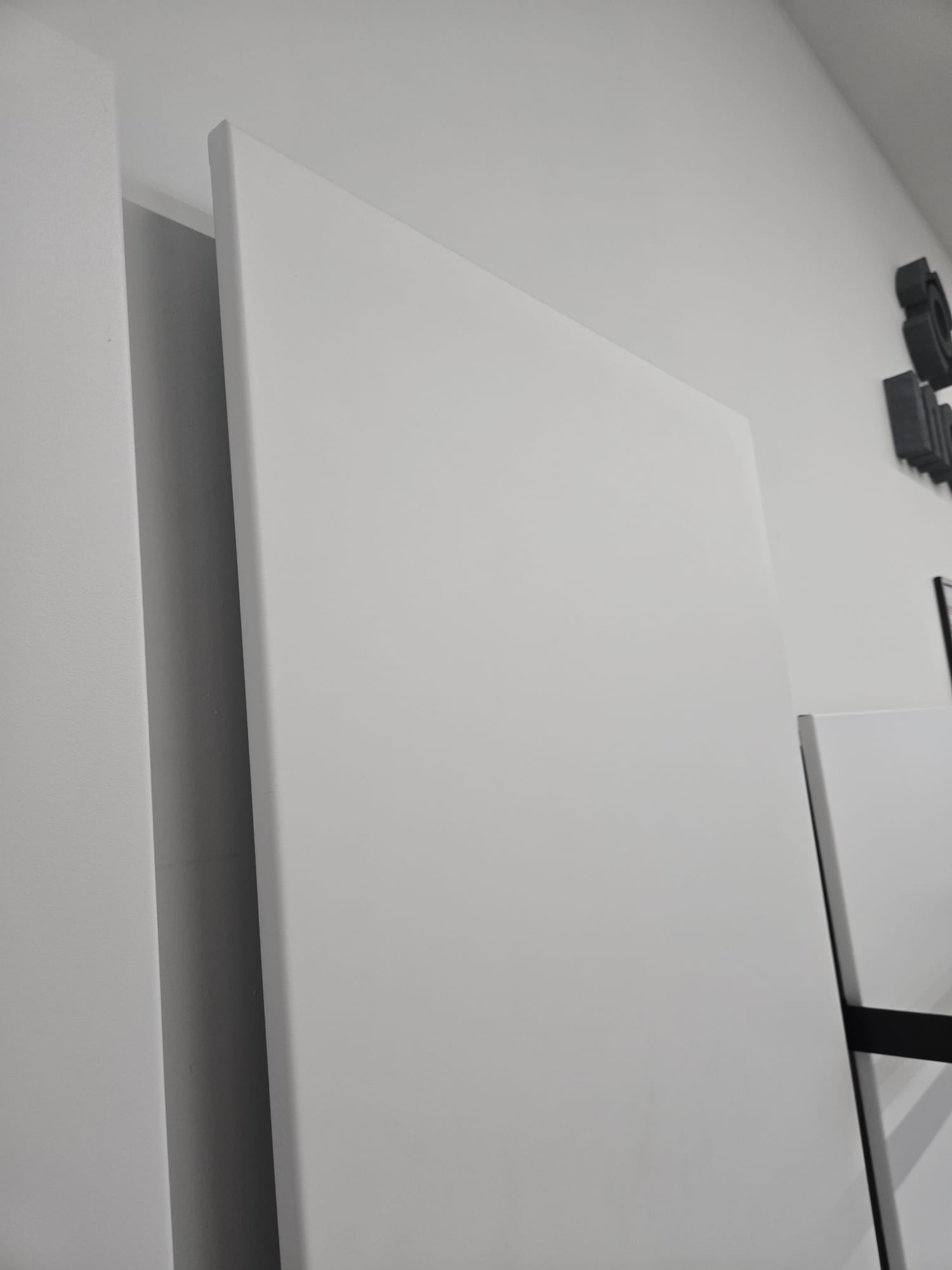 Inoovi LT 60x180 1200W mat wit langolf infraroodpaneel voor woonkamer en kantoor - zij-aanzicht links
