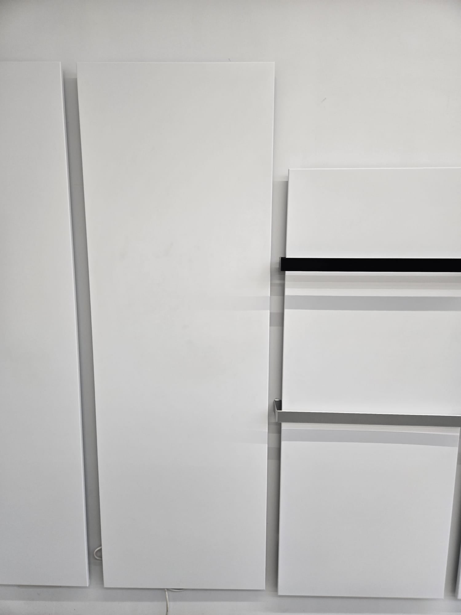 Inoovi LT 60x180 1200W mat wit langolf infraroodpaneel voor woonkamer en kantoor - vooraanzicht